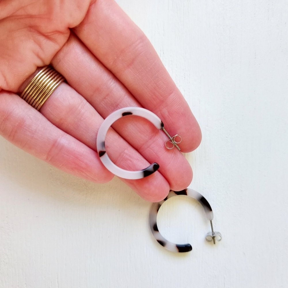 Tortoise Shell Hoops - Picture 6 of 12